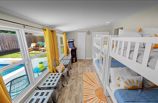 Building Photo - 4740 NE 18th Ave