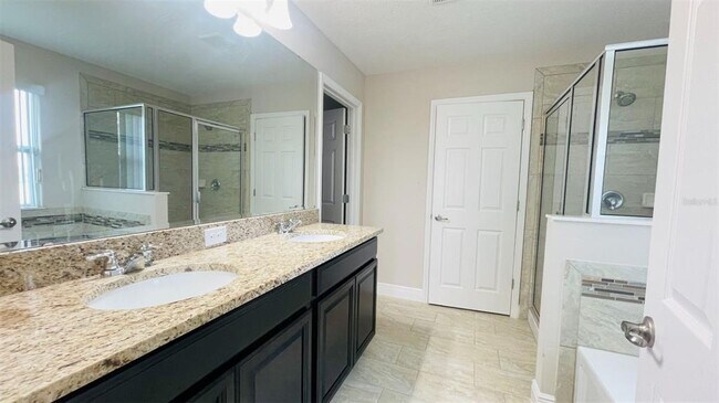 Building Photo - 1033 Vinsetta Cir