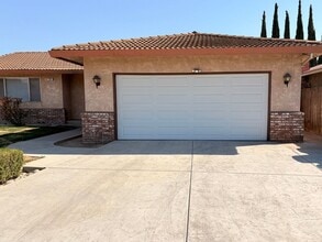 Building Photo - Charming 3-Bedroom Rental Home