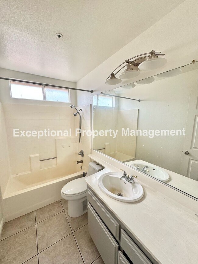 Building Photo - 16202 Trailwinds Dr