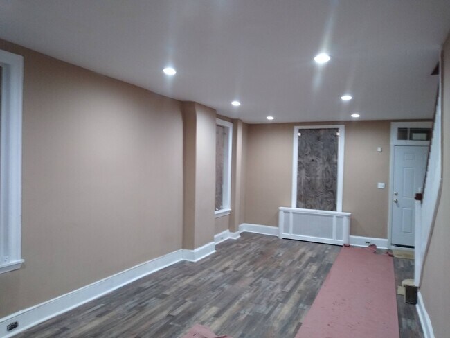 Building Photo - 216 E Ashmead St