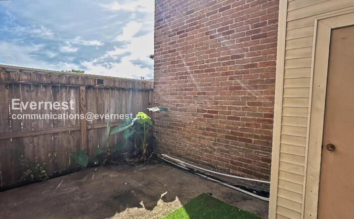 Building Photo - 3729 Thistlemont Dr