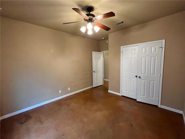 Building Photo - 208 Garden Dr