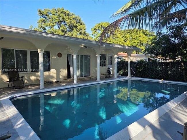 Building Photo - 301 SW 5th St