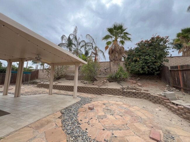 Building Photo - **Beautiful Lake Elsinore 3 Bdrm 2.5 Baths...