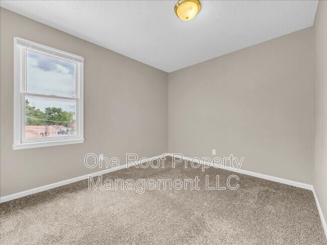 Building Photo - 1909 Chateau Dr