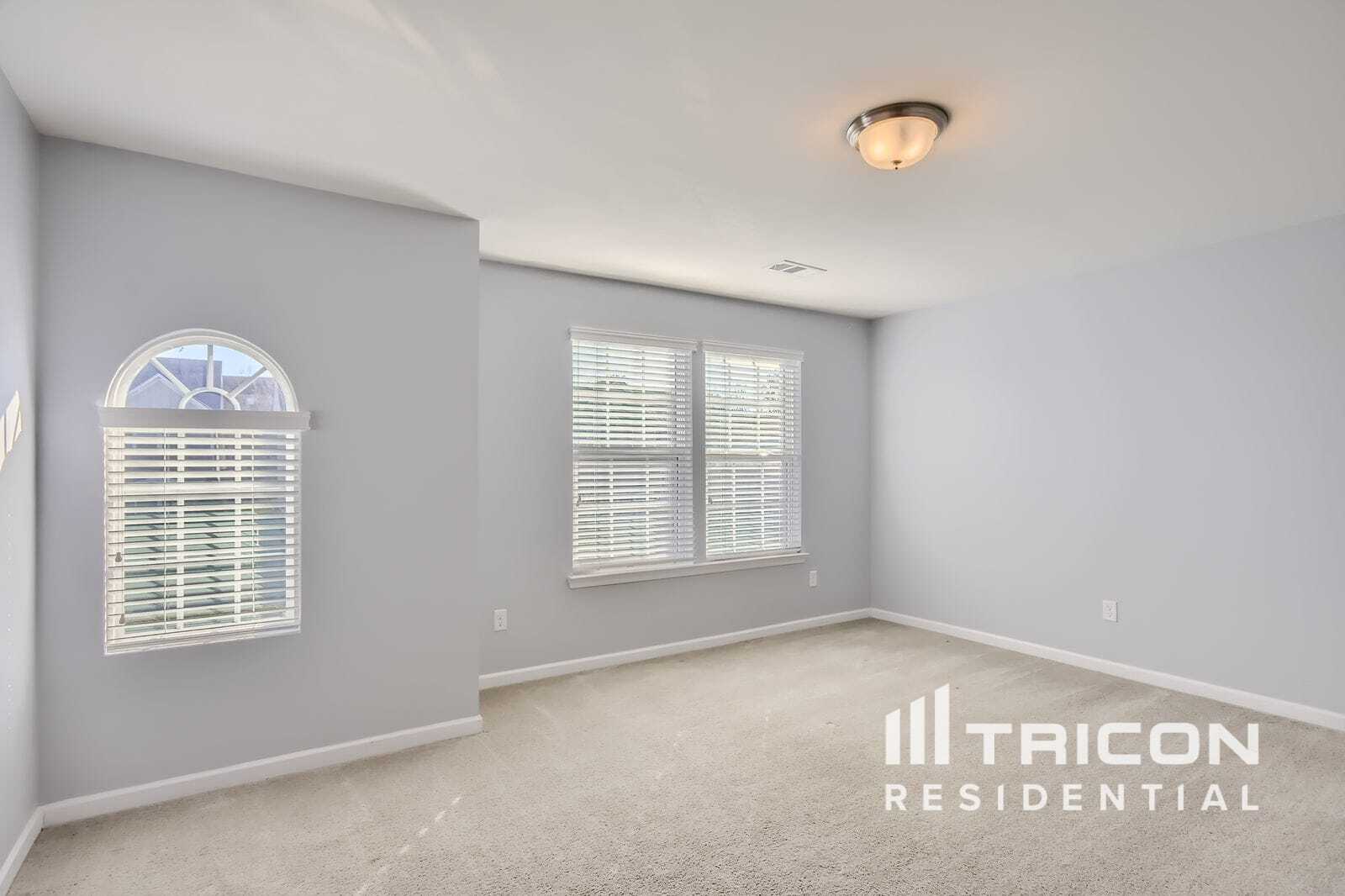 Building Photo - 2077 Morton Dr