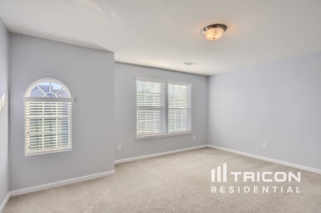 Building Photo - 2077 Morton Dr