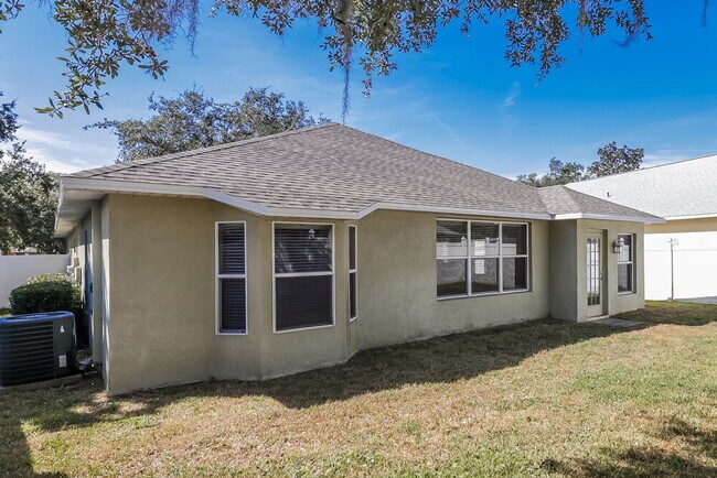 Building Photo - 2010 Berry Lake Dr