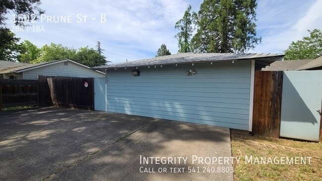 Building Photo - 1502 Prune St