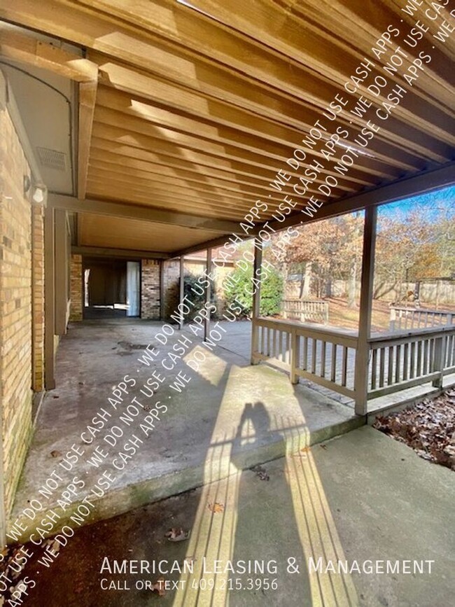 Building Photo - 8 La Costa Cir