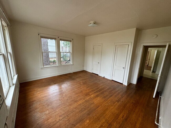 Building Photo - 547 Wilkinson St