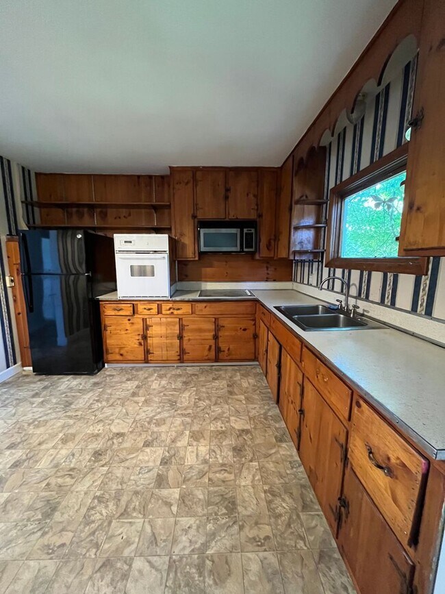 Building Photo - 103 N Ridge St