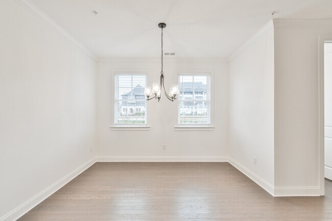 Building Photo - 6528 Beacon Dr