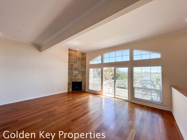 Building Photo - Beautiful Tri-Level Condo in The Bluffs at Carlsbad with Lagoon Views!!