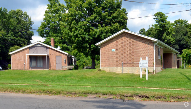 Primary Photo - Glen Apartments