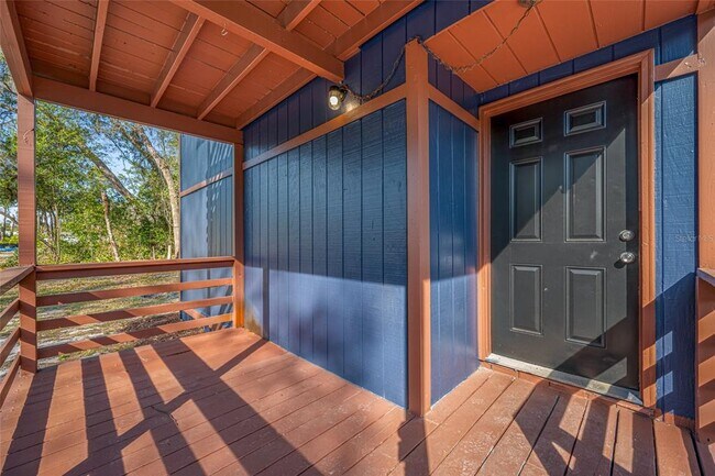 Building Photo - 18812 Carr Dr