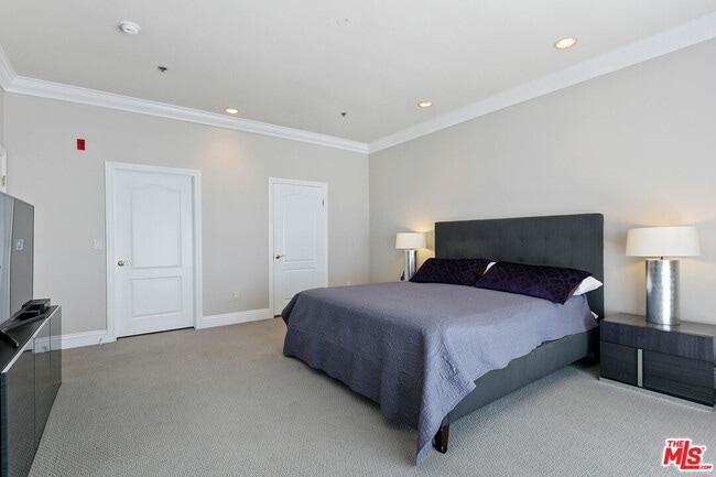 Building Photo - 11840 Dorothy St