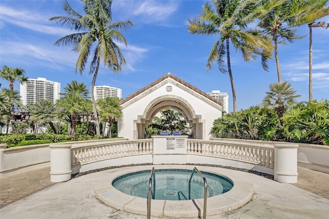 Building Photo - 2000 Island Blvd