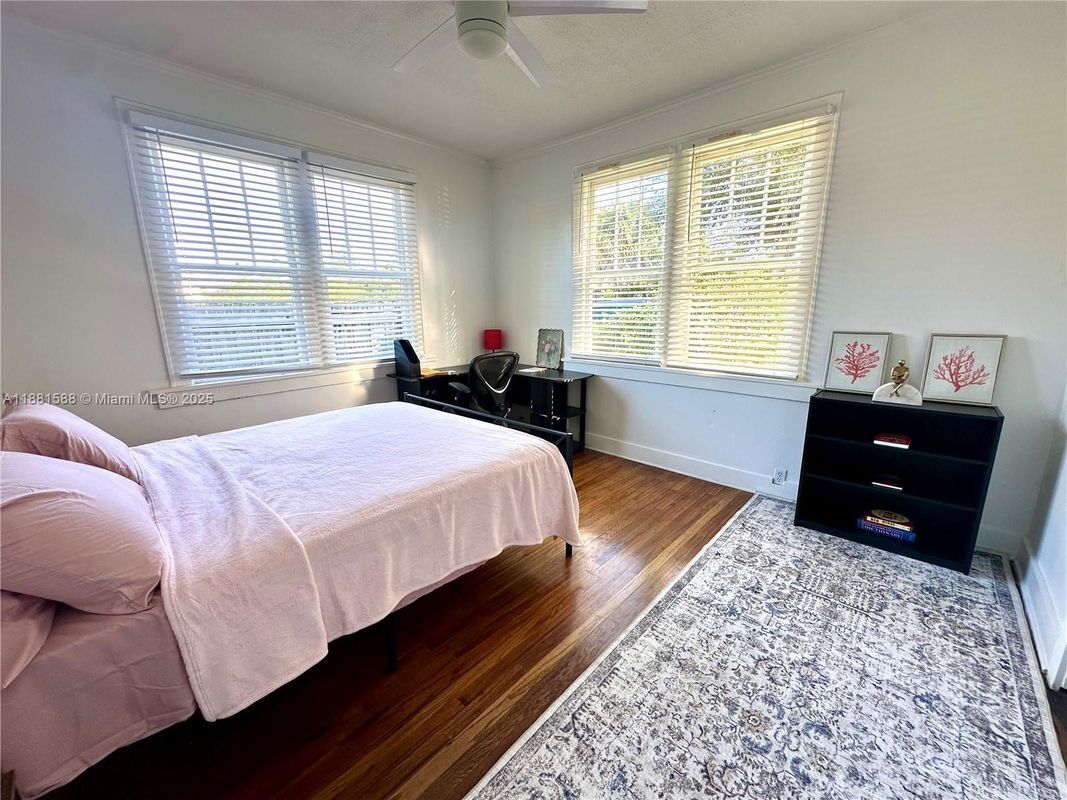 Building Photo - 411 SW 19th St