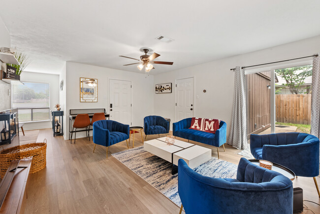 Building Photo - 4136 Willow Oak St