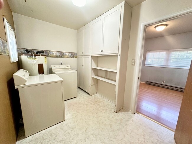 Building Photo - 2 Bedroom 1 Bathroom Home with Acreage in Town