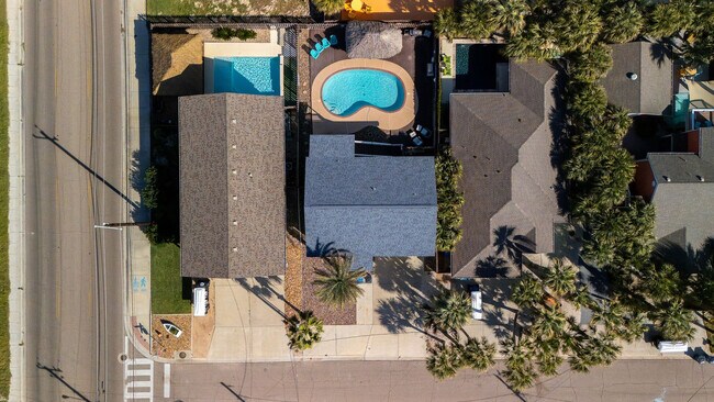 Building Photo - 607 Sand Key Dr