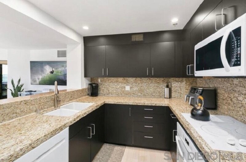 Building Photo - 200 Harbor Dr