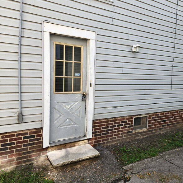 Building Photo - 896 Delia Ave