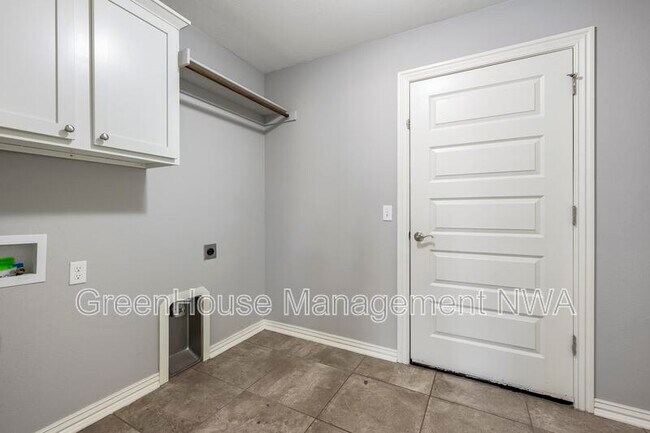 Building Photo - 4405 SW Eggersway Pl