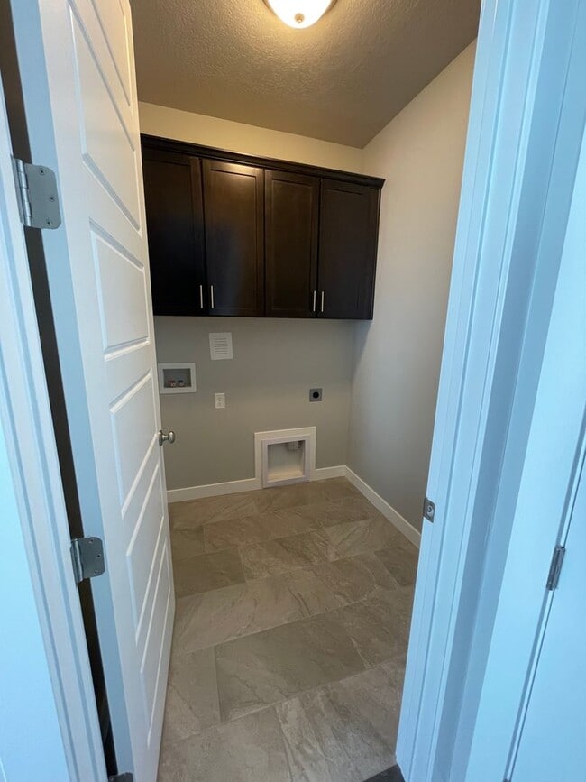 Building Photo - Beautiful house waiting JUST FOR YOU!!!!