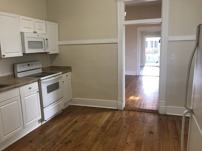 Building Photo - Vintage North Hyde Park Bungalow