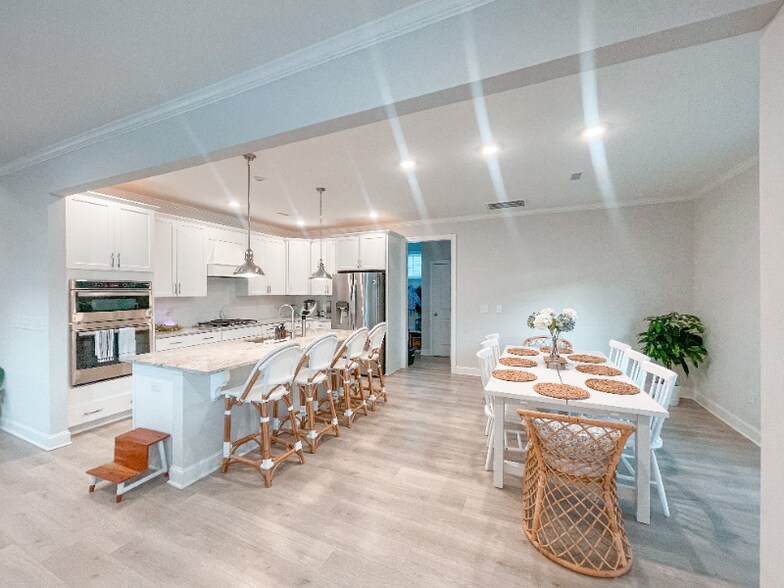 Building Photo - 121 Sweet Briar Ln