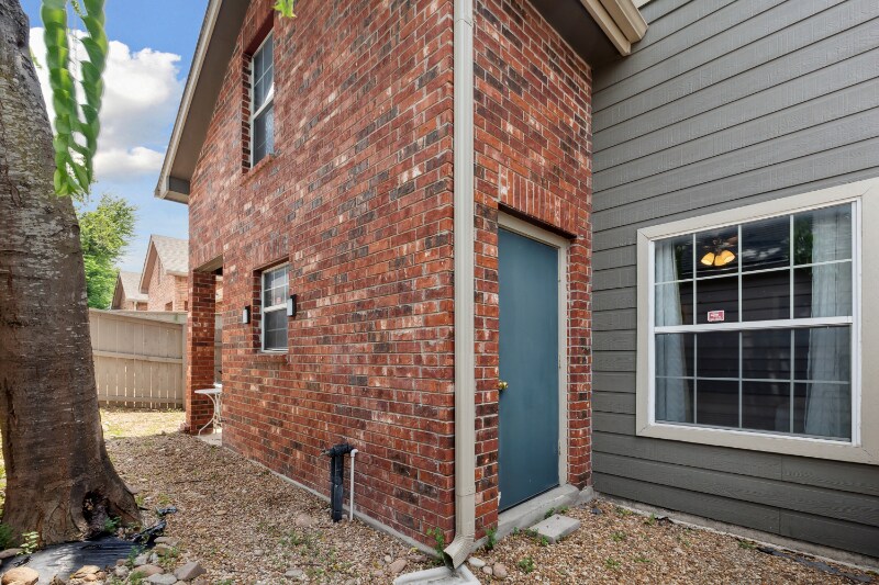 Building Photo - 117 Chapel Hill Cir