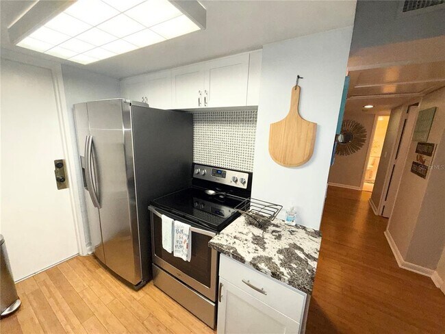 Building Photo - 880 Mandalay Ave