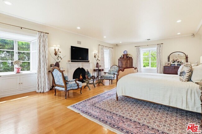 Building Photo - 516 S Rimpau Blvd