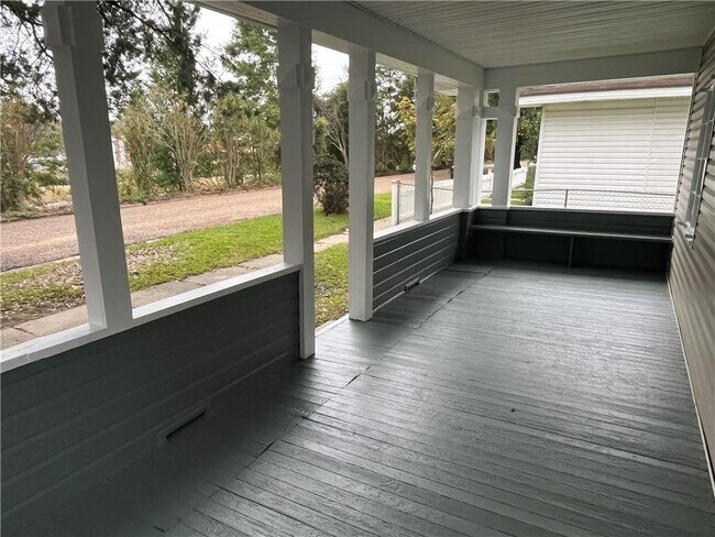 Building Photo - 3 Southern St