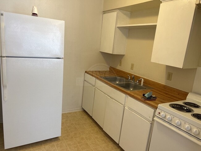 Building Photo - 1404 Bundrant Dr