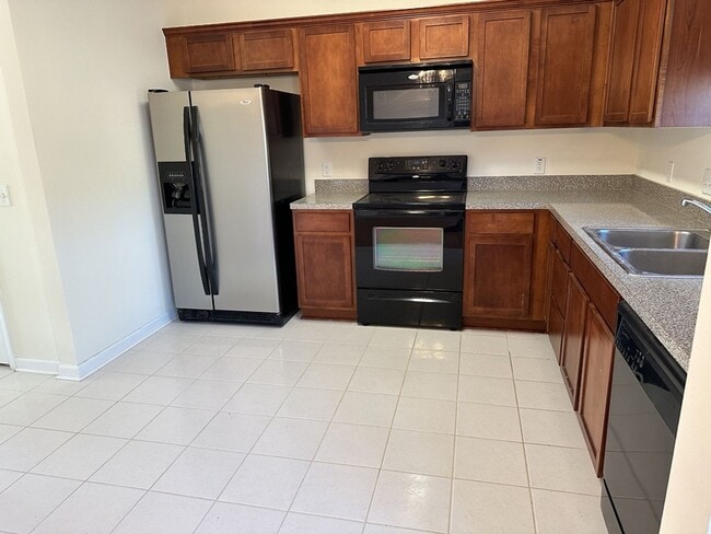 Building Photo - 10 Evergreen Oak Dr