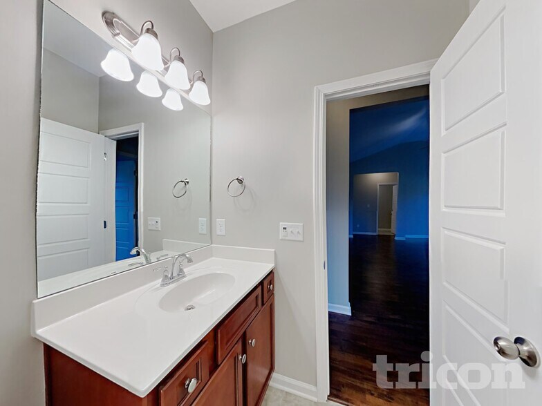 Building Photo - 815 Ellyson Dr