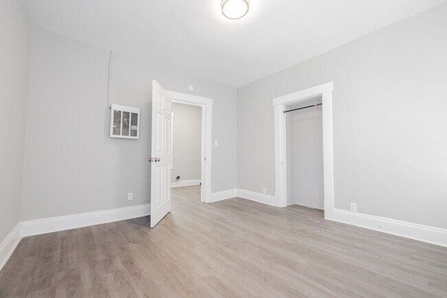 Building Photo - 358 St Clair Ave