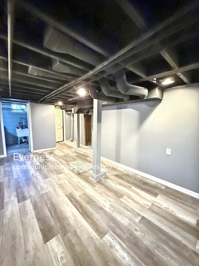 Building Photo - 21251 Westview Ave