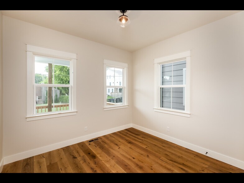 Building Photo - 1447 14th Ave S
