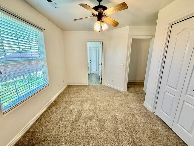 Building Photo - 4-BR Home in Shadow Mountain @ Green Valley