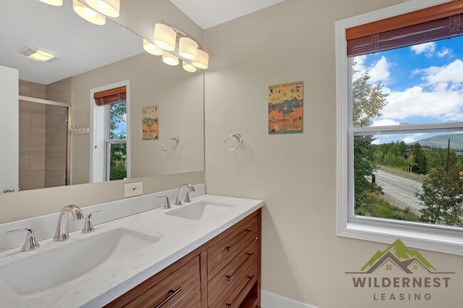 Building Photo - Winter Rental- HOT TUB, Quiet townhome with hot tub and two living areas
