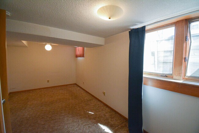 Building Photo - 619 2nd St NW