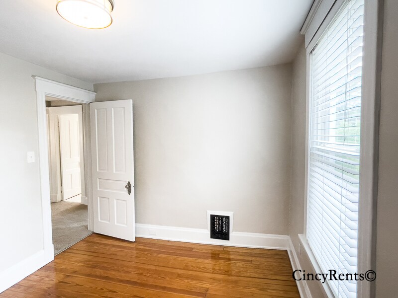 Building Photo - 2836 Linwood Ave