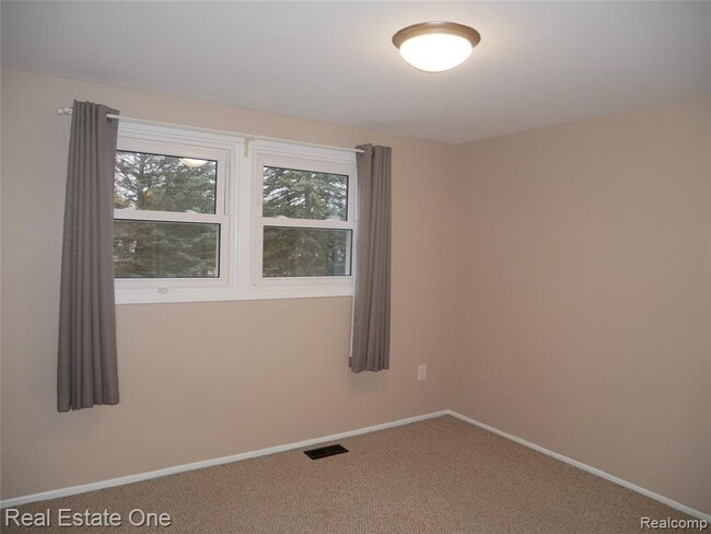 Building Photo - 5082 Buckingham Pl Dr