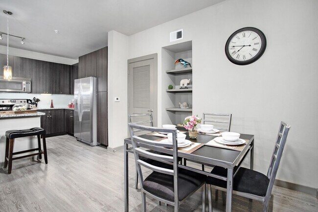 Building Photo - 976 S Braeswood Blvd