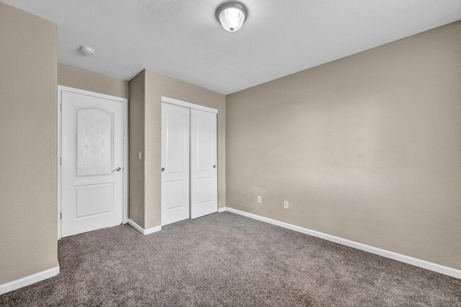 Building Photo - 17765 Oakview Ct